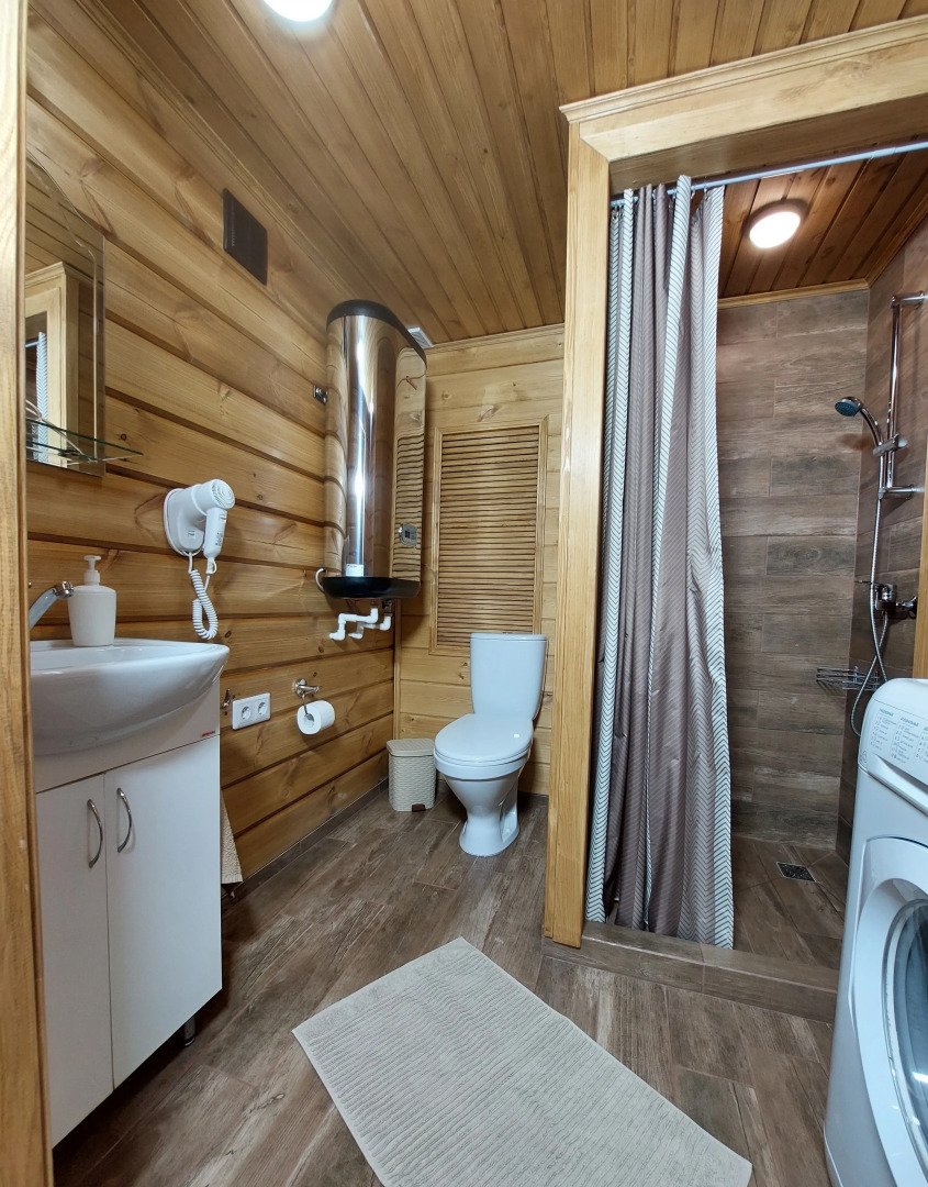 Частный дом с двумя спальнями и кухней на Чемальской