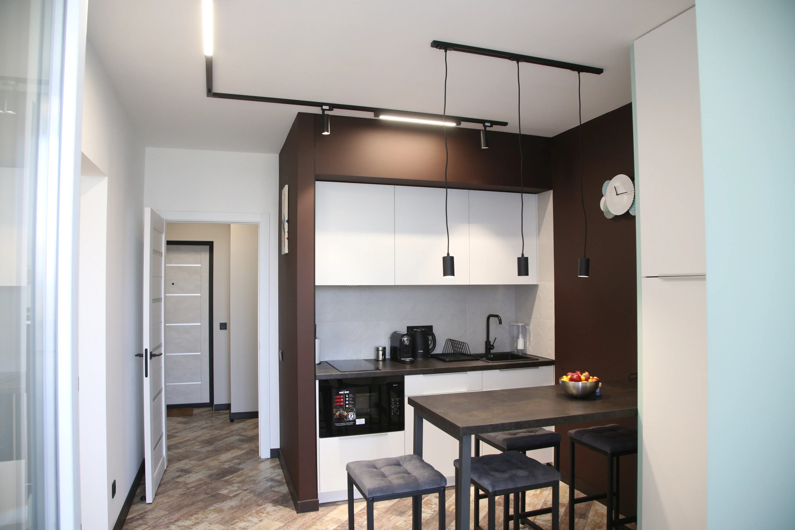 Апартаменты Малевич - мята, лаванда и горький шоколад в интерьере