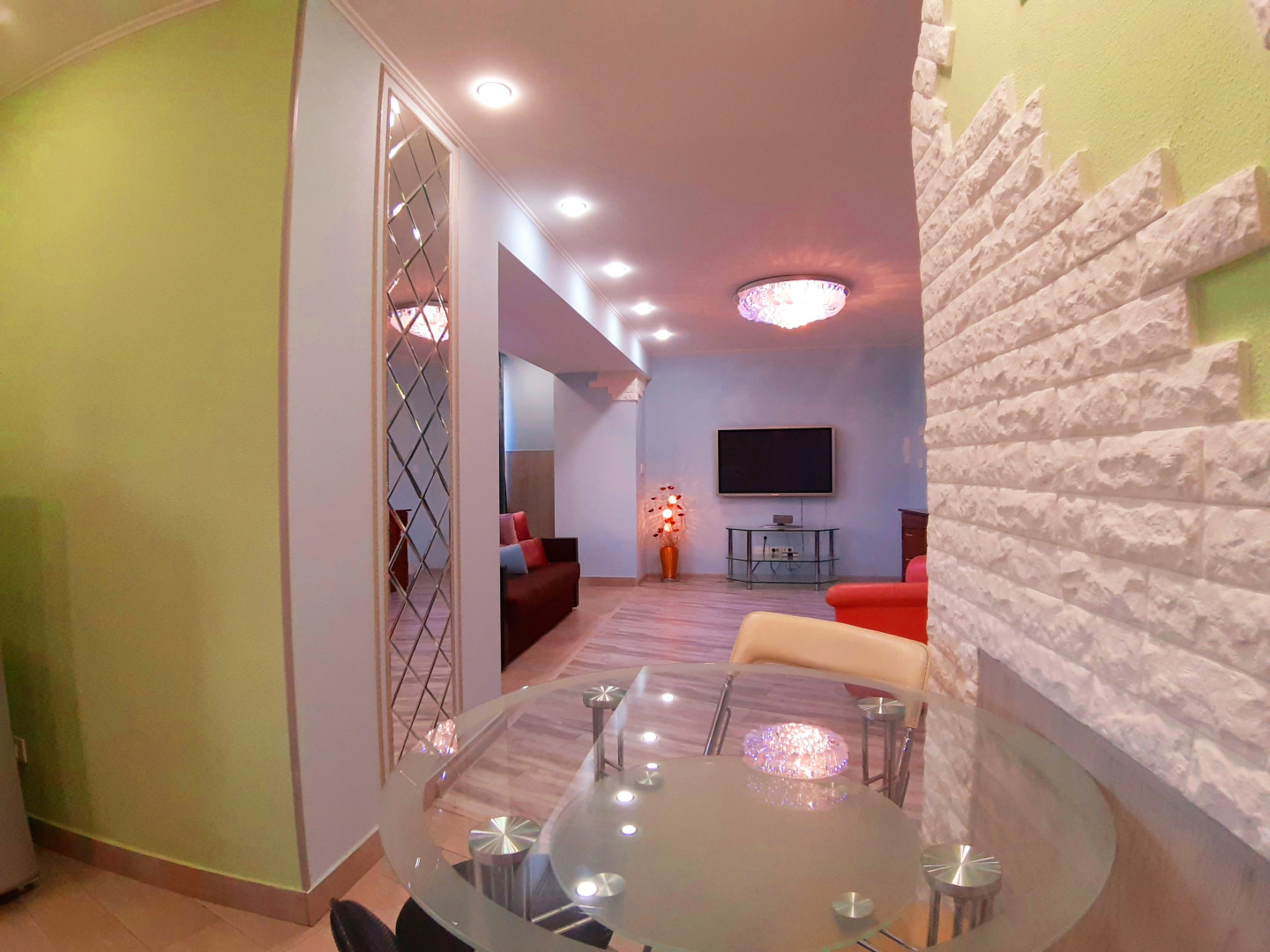 Апартаменты на площади Революции