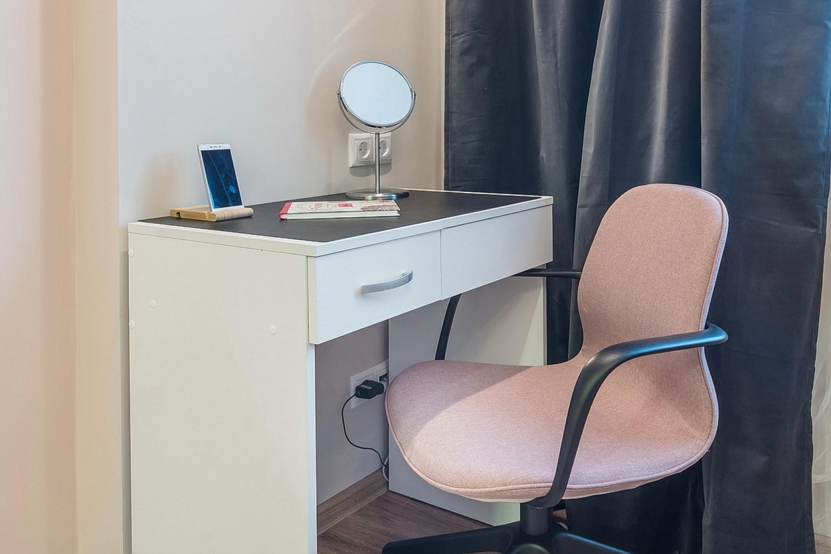 Апартаменты SKY INN Color Pink