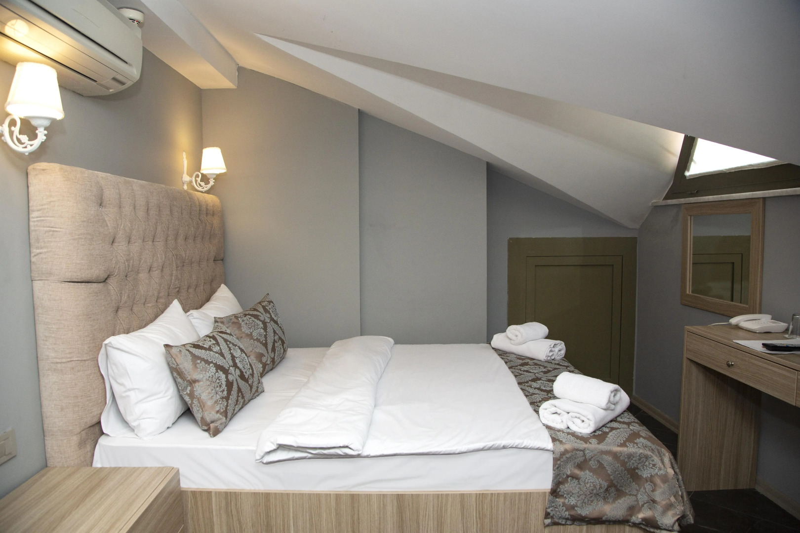 Отель HHK Hotel Downtown