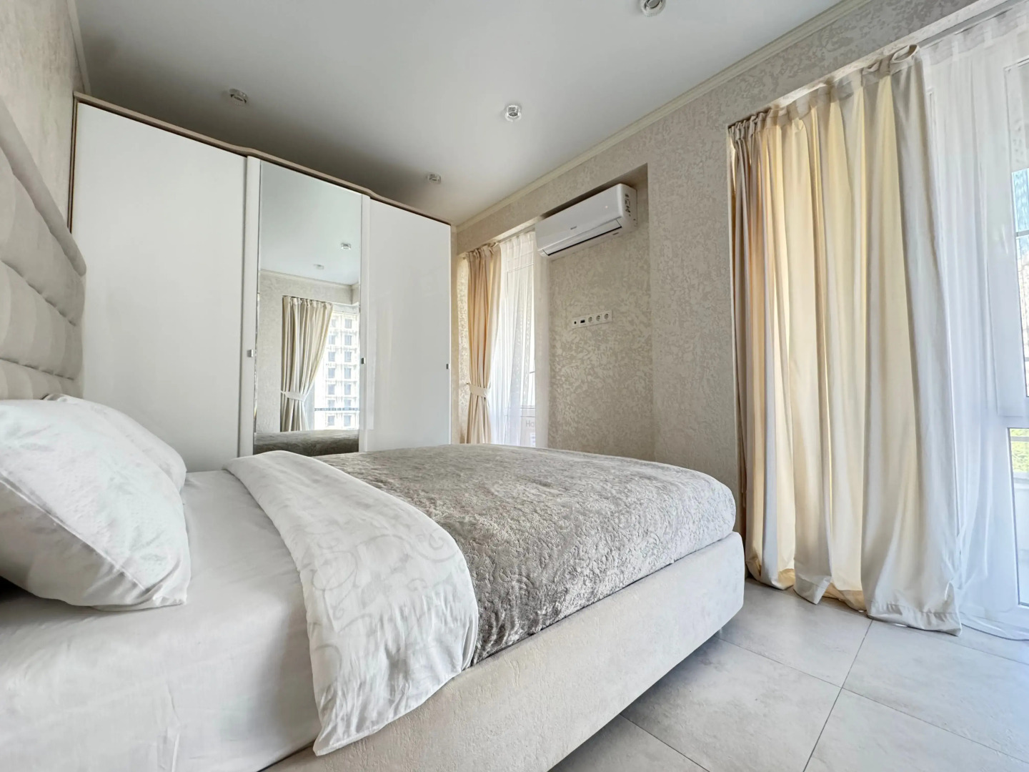 Квартира в  доме с бассейном рядом с морем