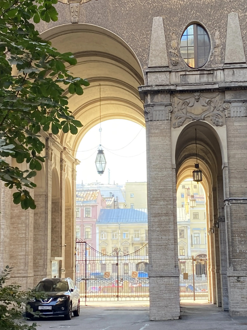 Квартира Art Tolstoy House