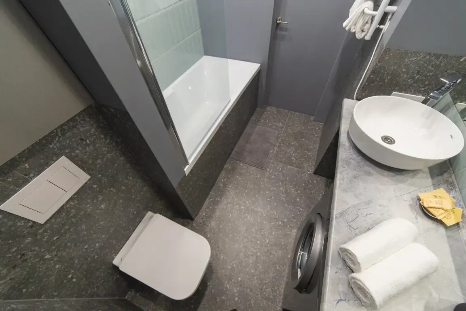 Апартаменты с видом на город и ванной