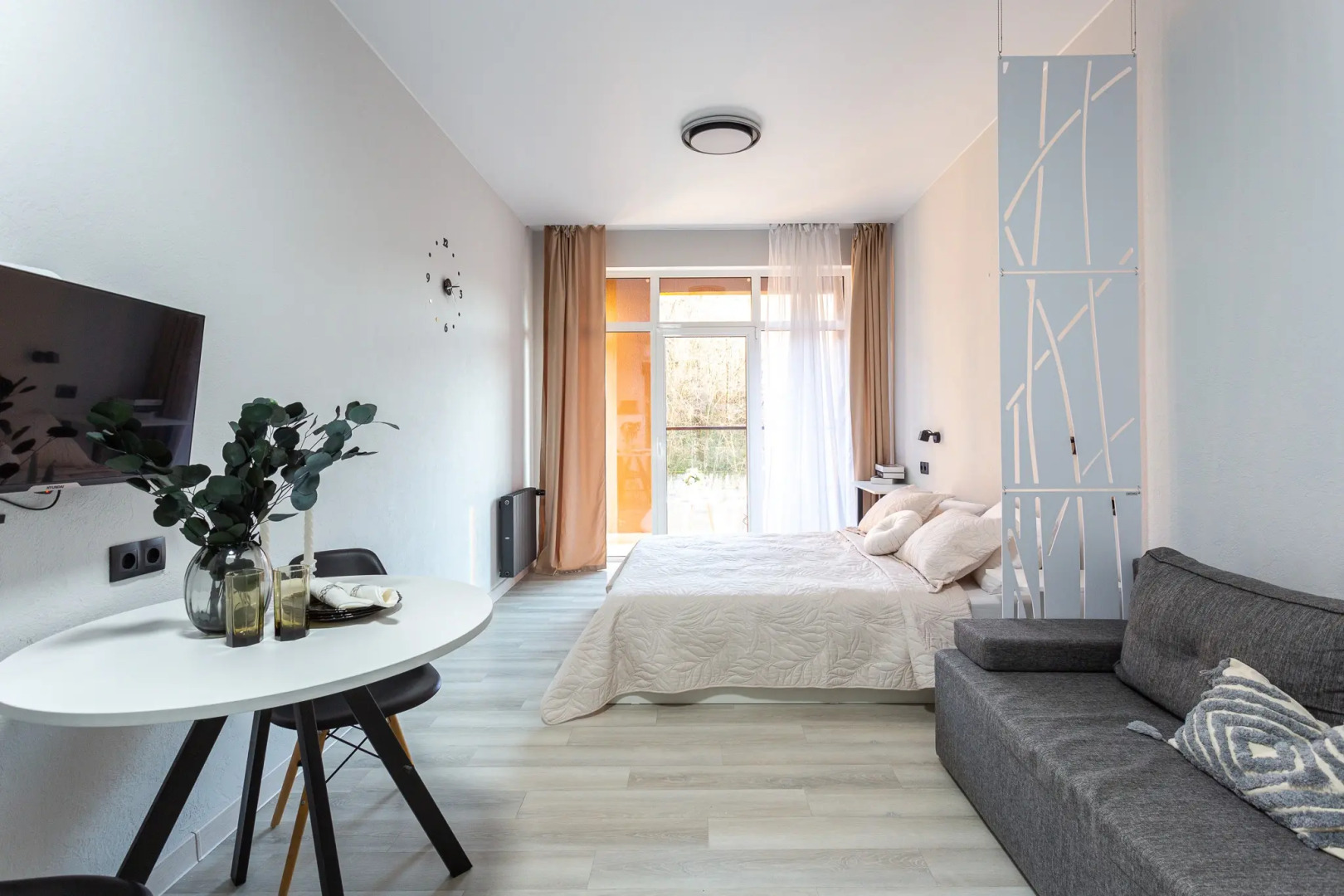 Квартира с Балконом и Видом на Лесопарк Аллея 114