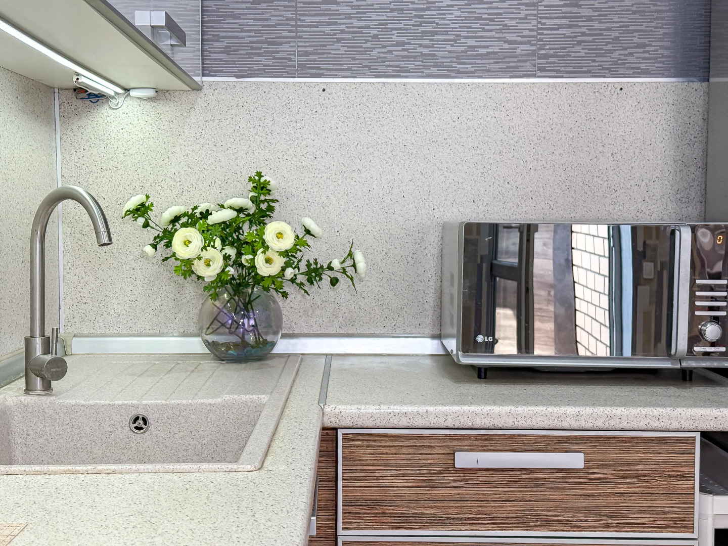 Квартира Уютная студия с потрясающим видом на море в центре