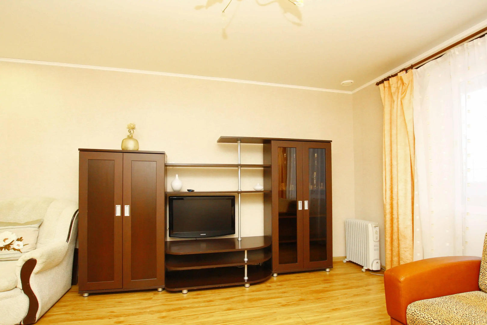 Альт Апартаменты студио с 2 спальнями (003)