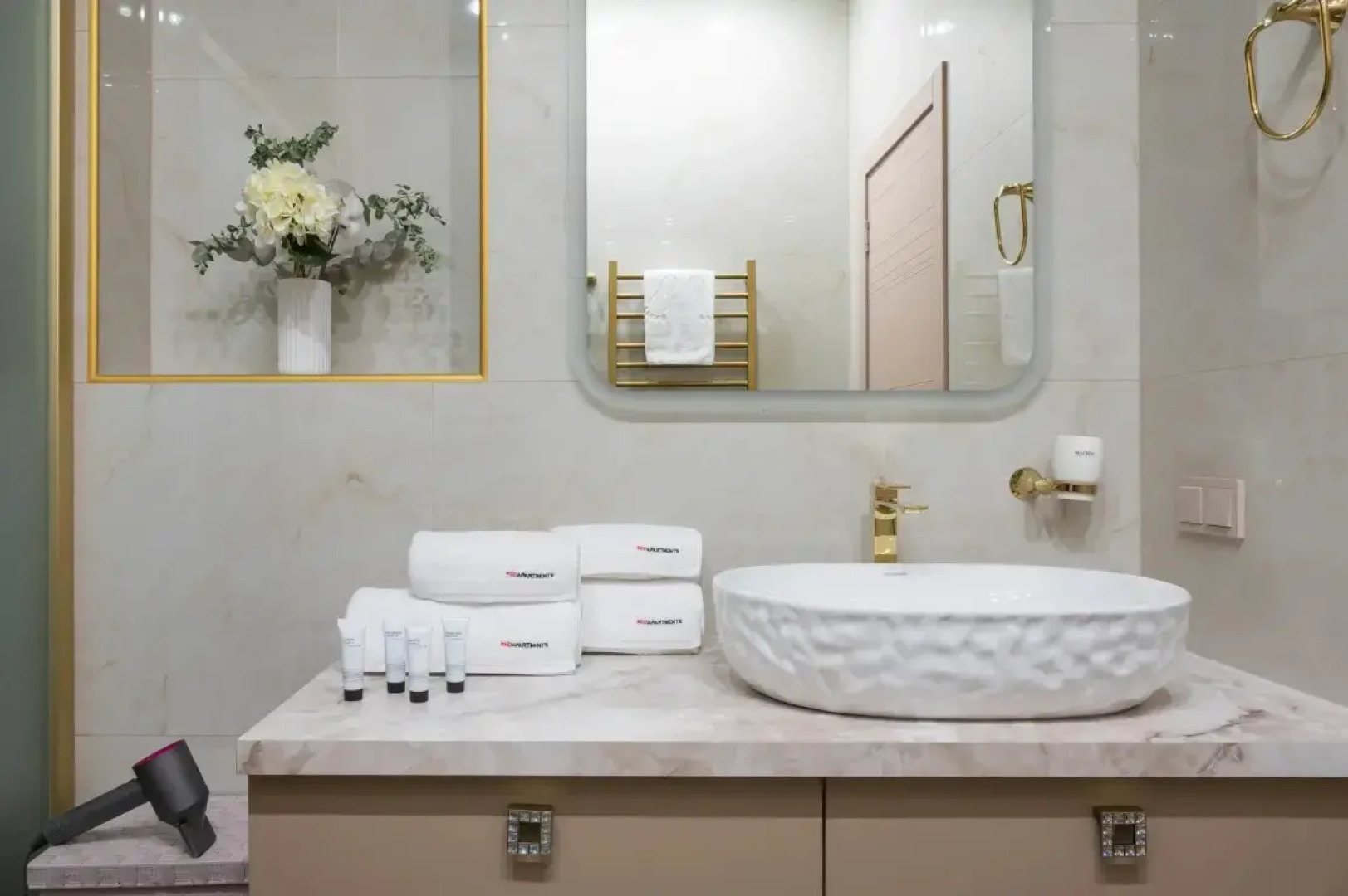 Апартаменты RED APARTMENTS Светлана Парк Офелия