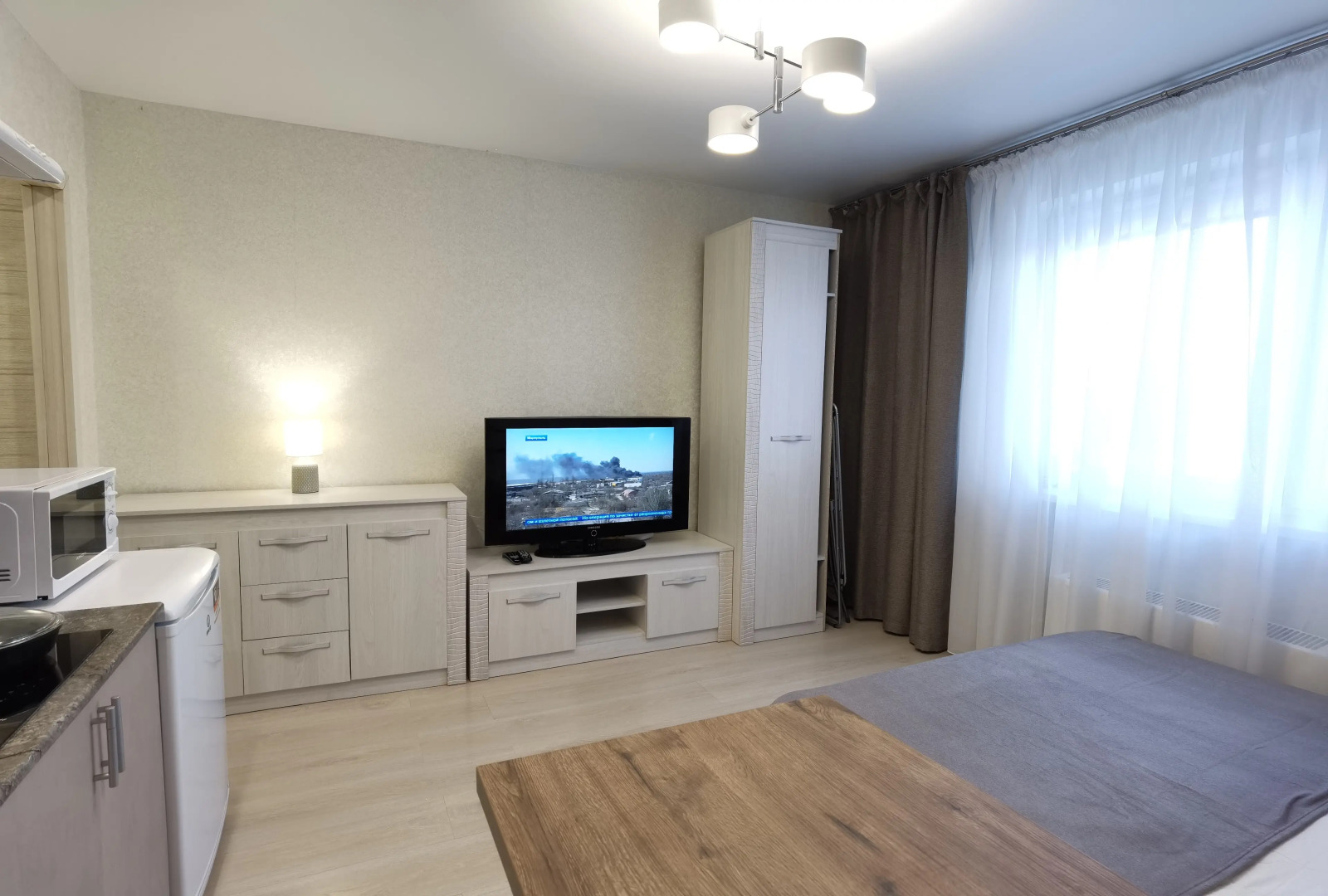 Квартира Студия на Хрустальной с Двухспальной Кроватью