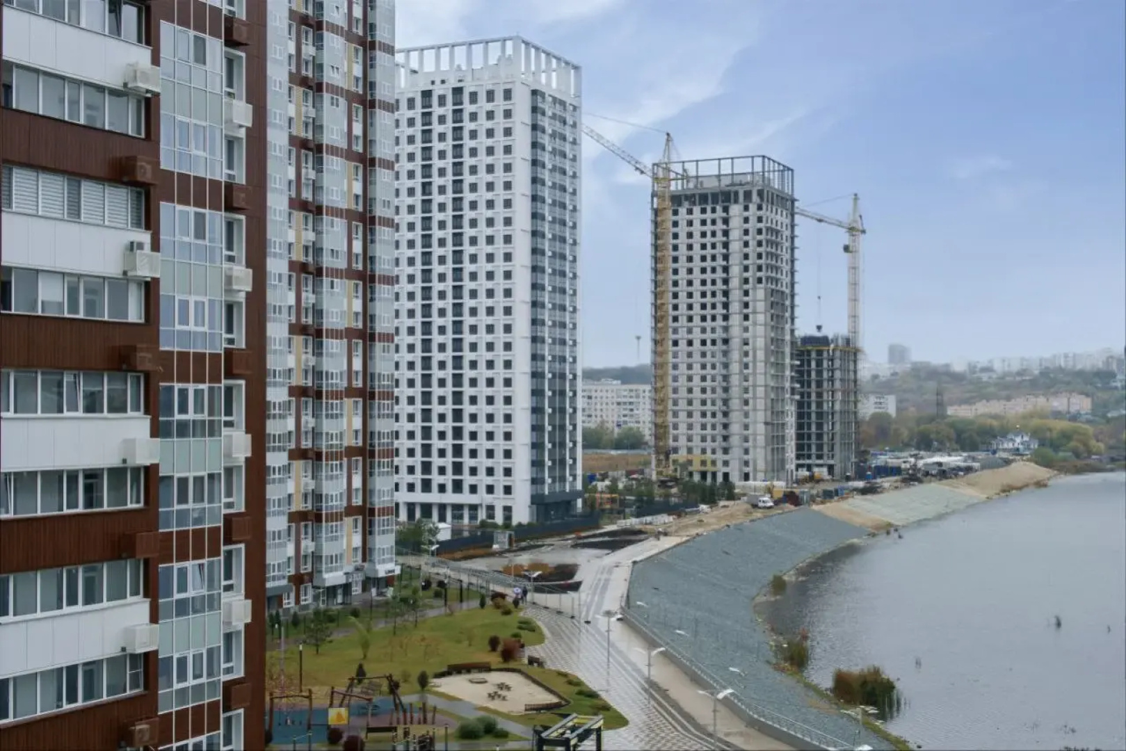 Квартира с Видом на Набережную Реки
