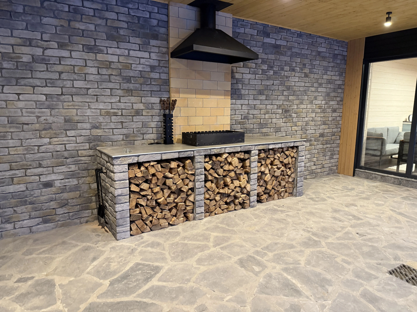 Частный дом Загородный с баней чаном и беседкой