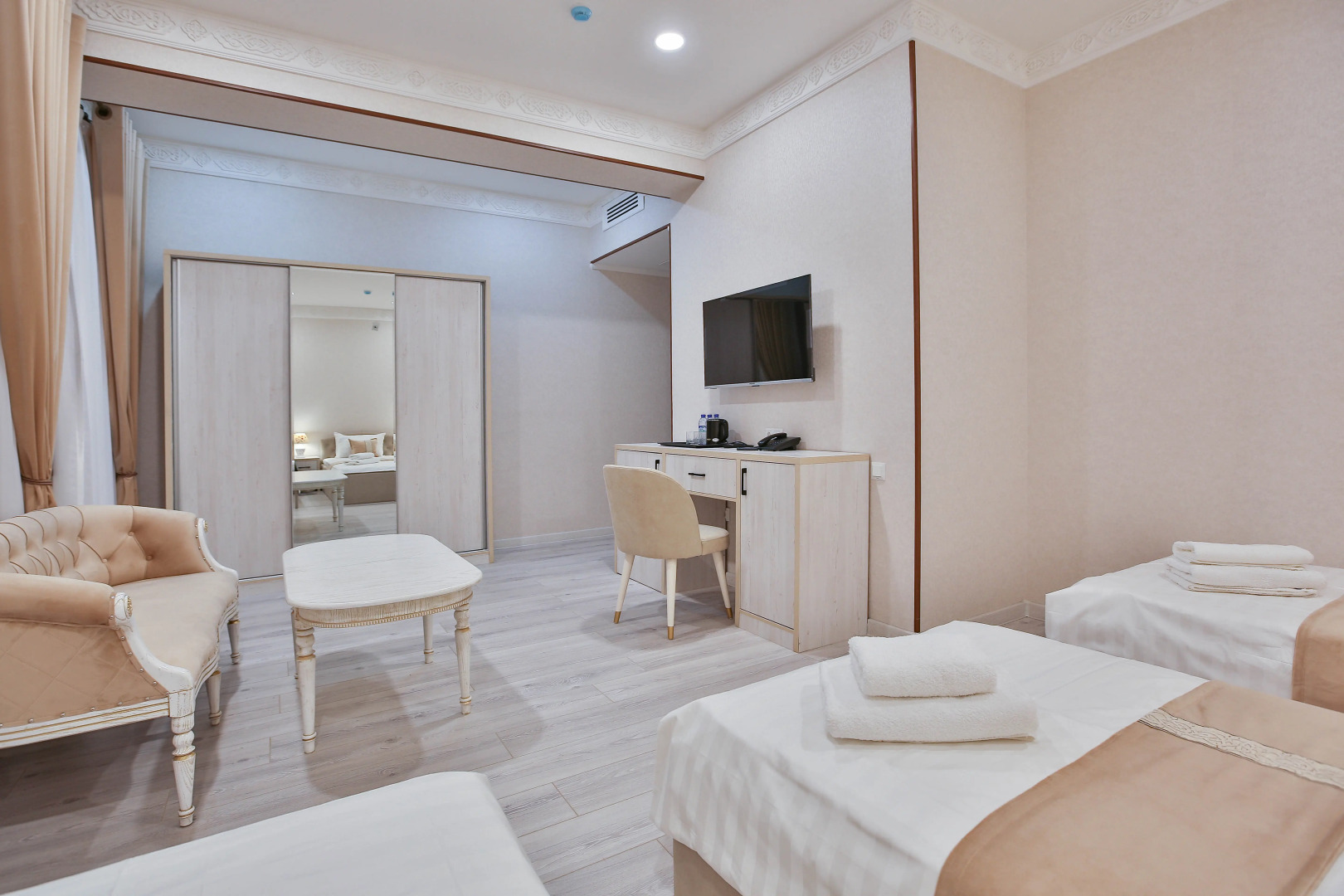 Отель Asian Plaza