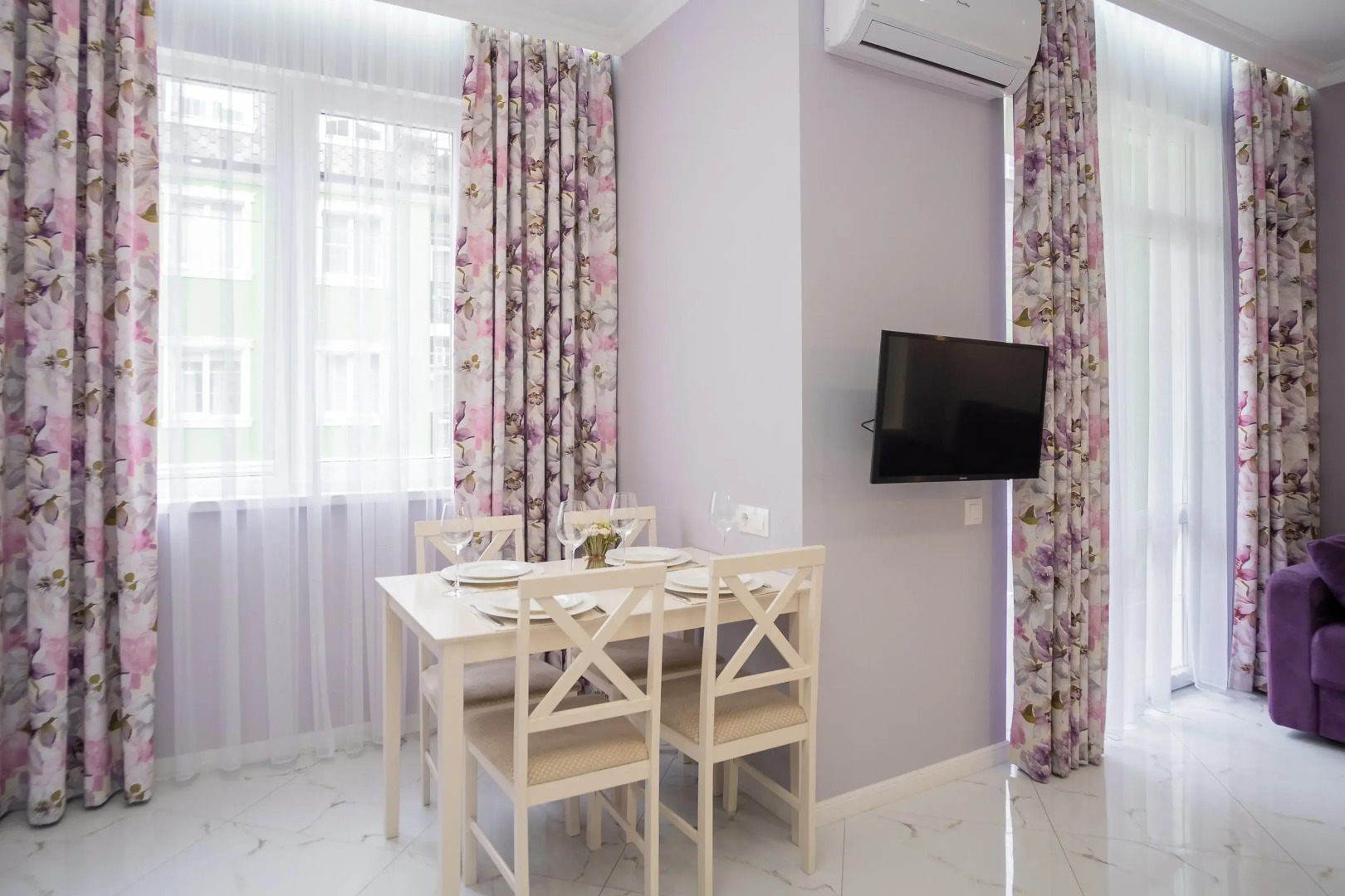 Апартаменты Red Apartments Арт Лайт Сити Молисон