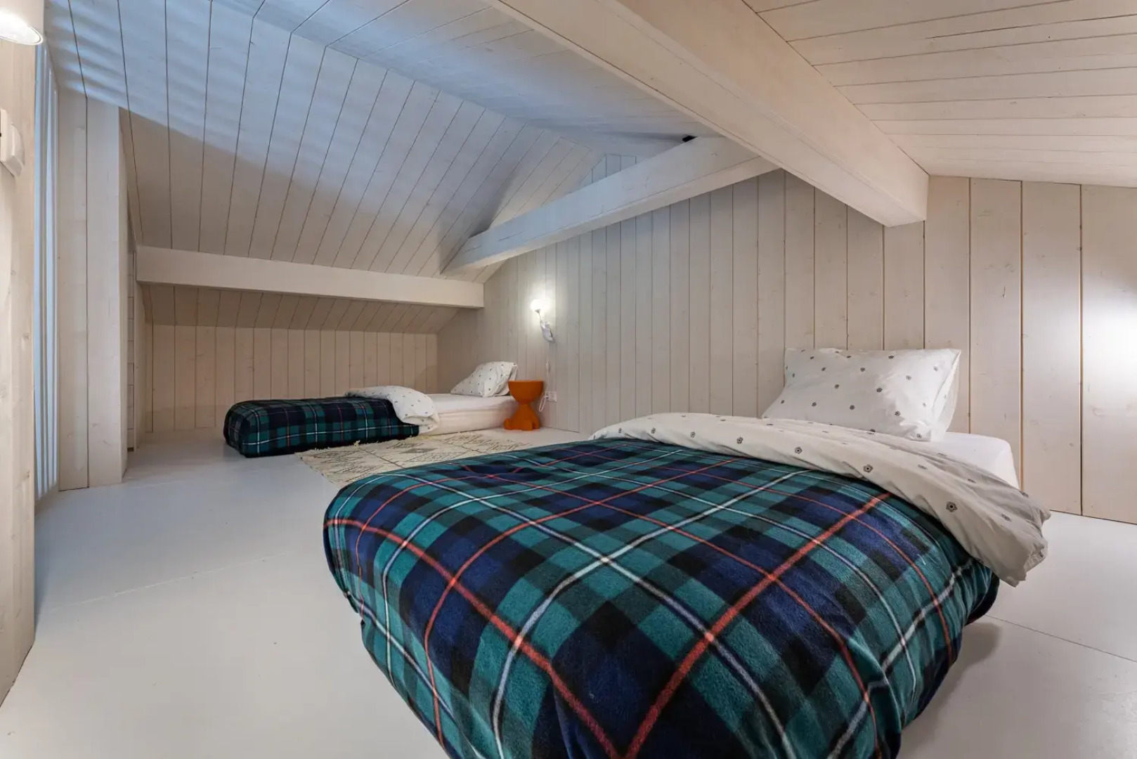 Частный дом с горячим джакузи на террасе