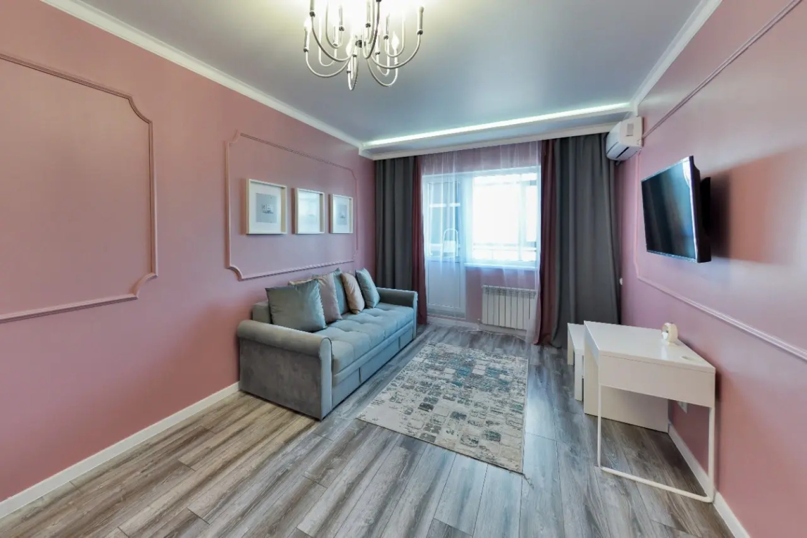 Апартаменты в центре Астаны с видом из окна