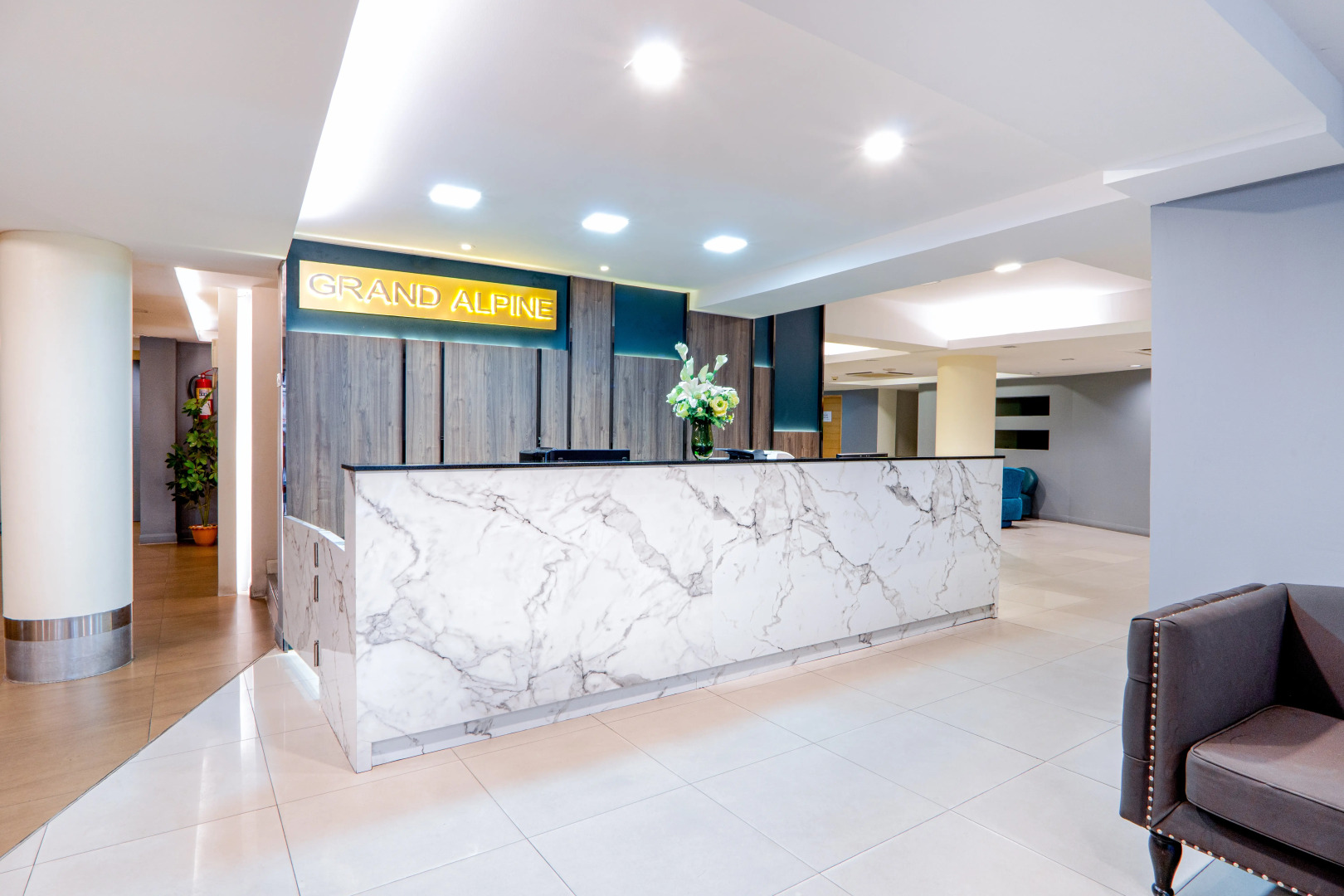 Отель Grand Alpine