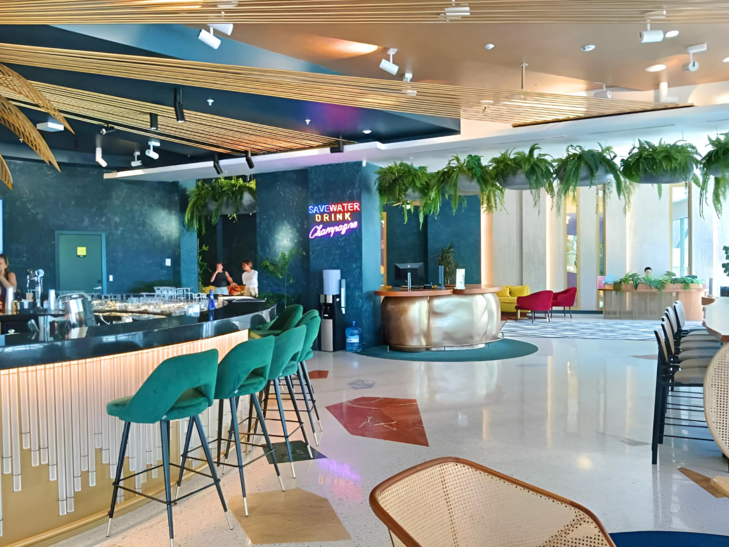 Апартаменты Дизайнерские с бассейном и морем вместимостью от 1 до 3 гостей от собственника