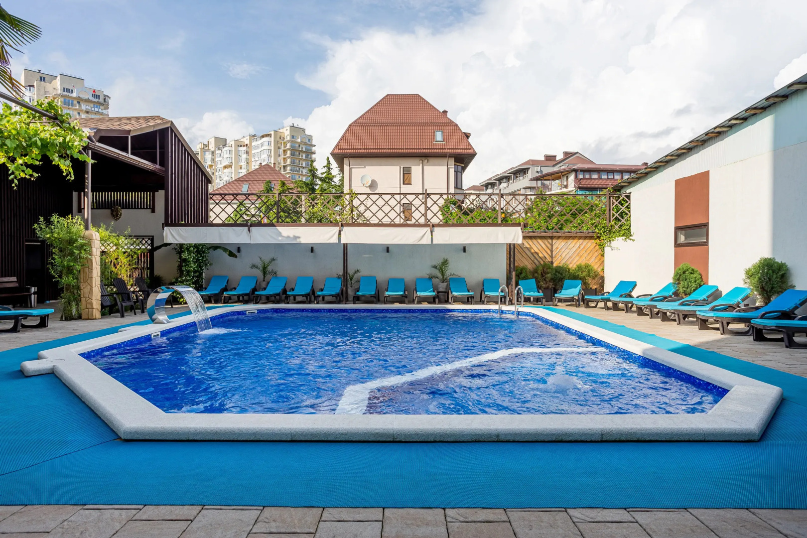 Отель Лаура