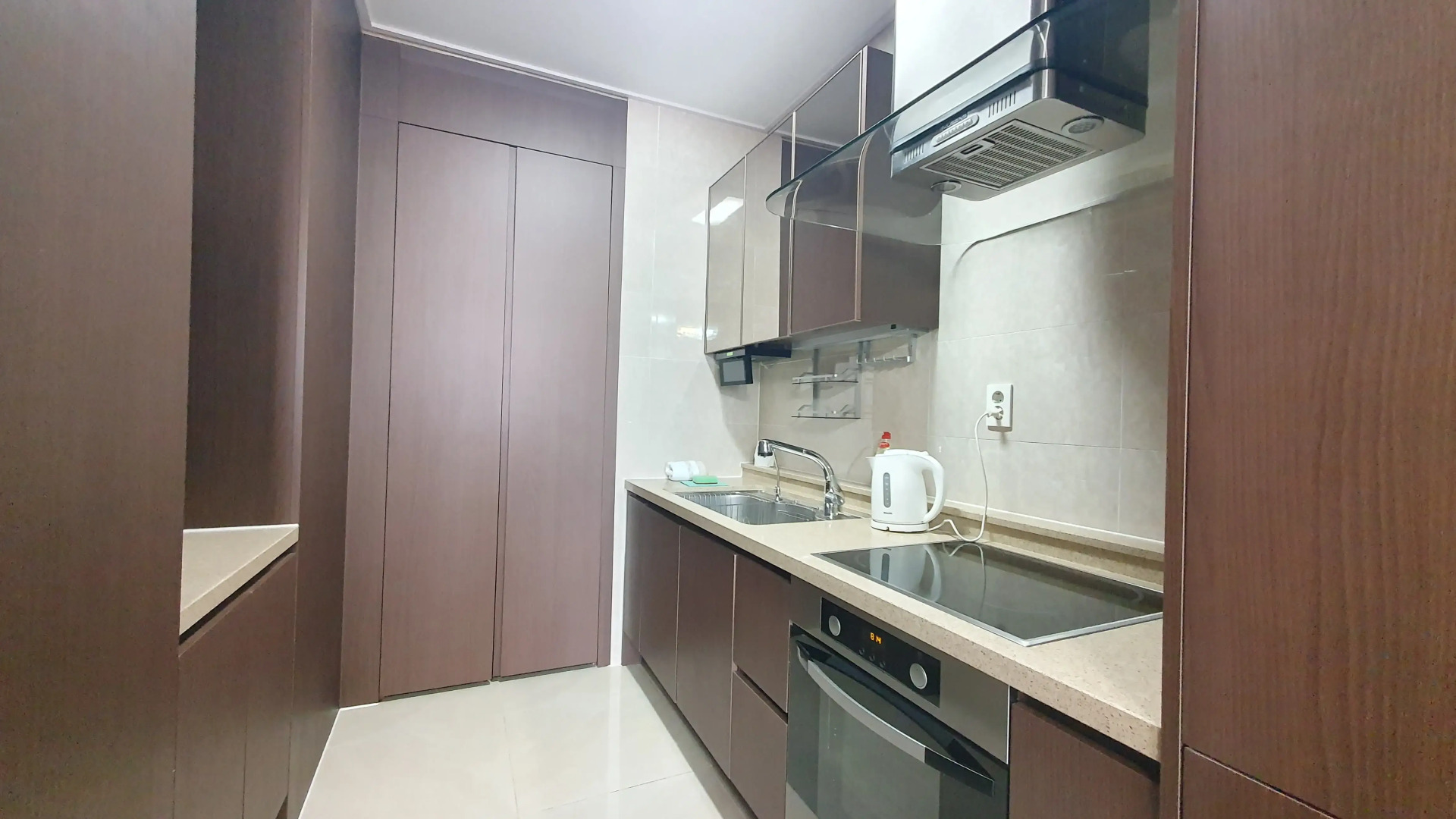 Апартаменты Luxury возле посольства США 19эт. 2х комн.кв с шикарным видом на Мечеть Хазрет Султан