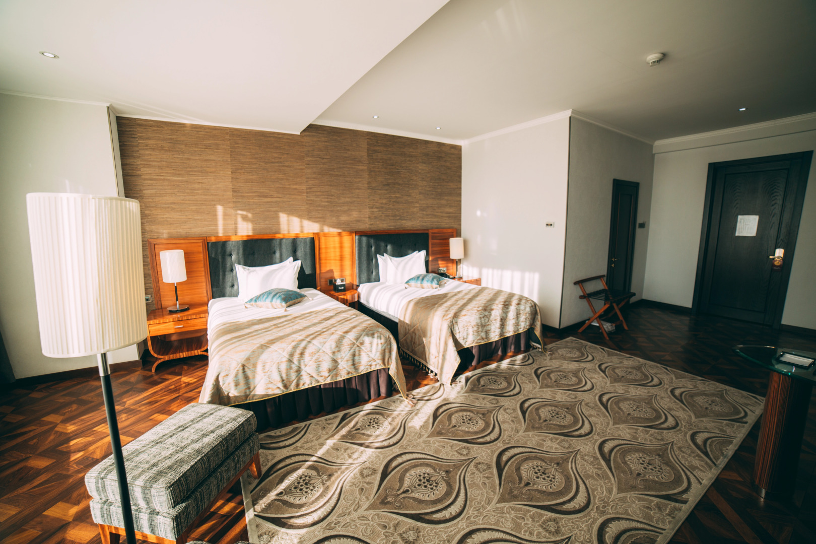 Отель Damas International