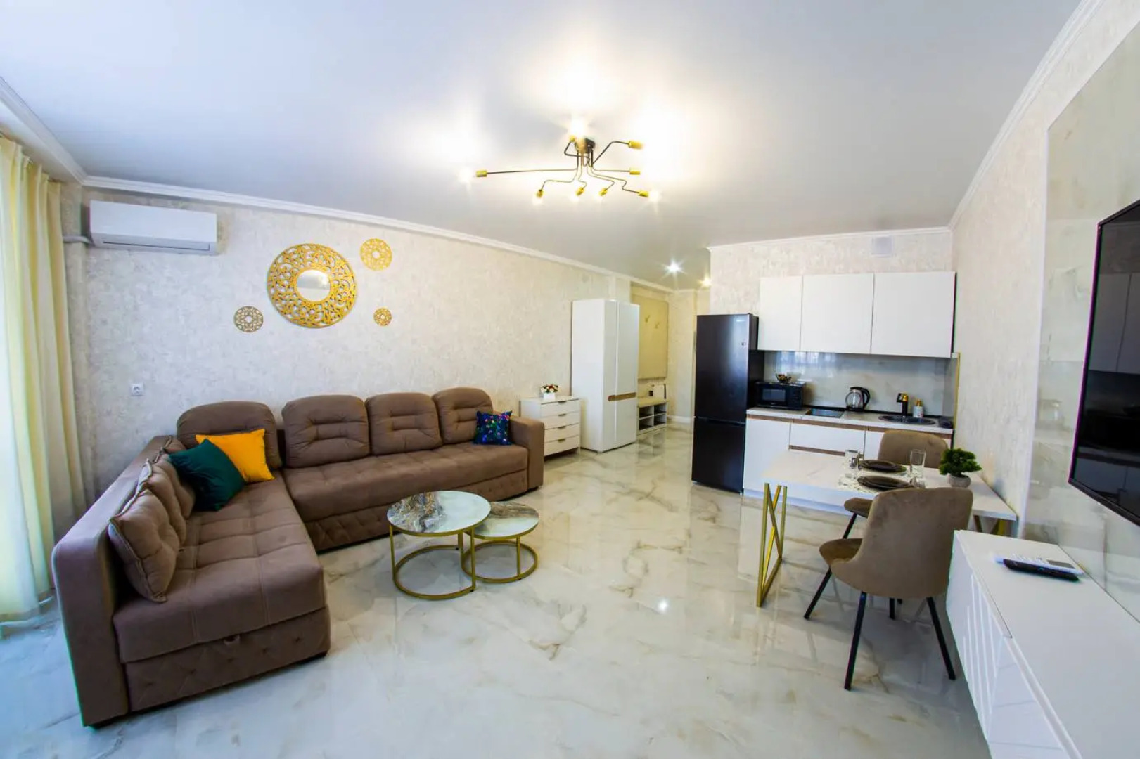 Апартаменты с качелями на 9 этаже