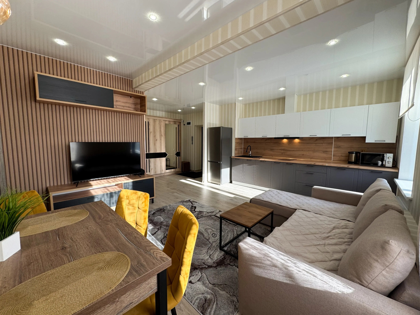 Квартира 2-комнатная на Октябрьской 3