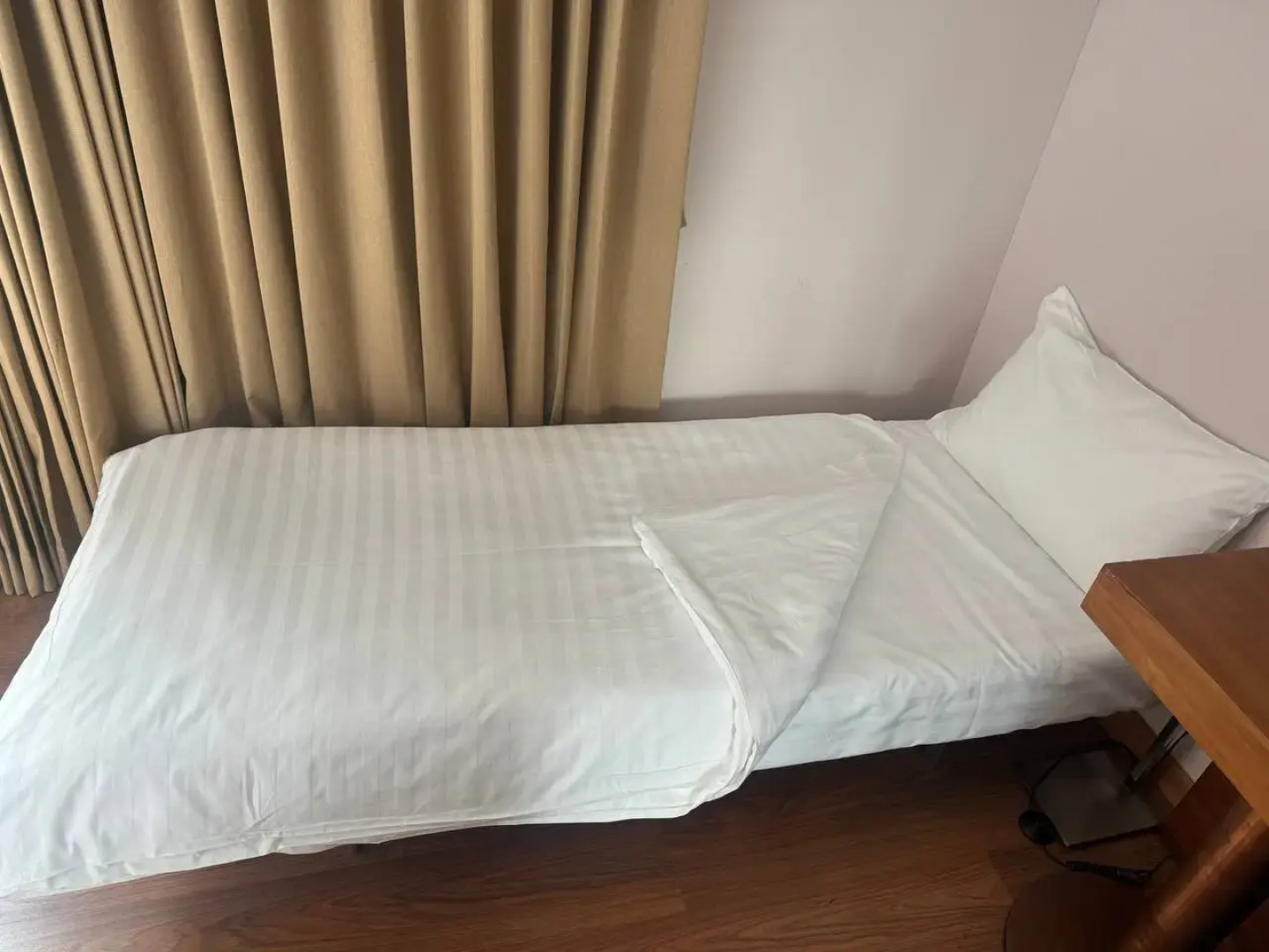 Отель Sacha's Hotel Uno