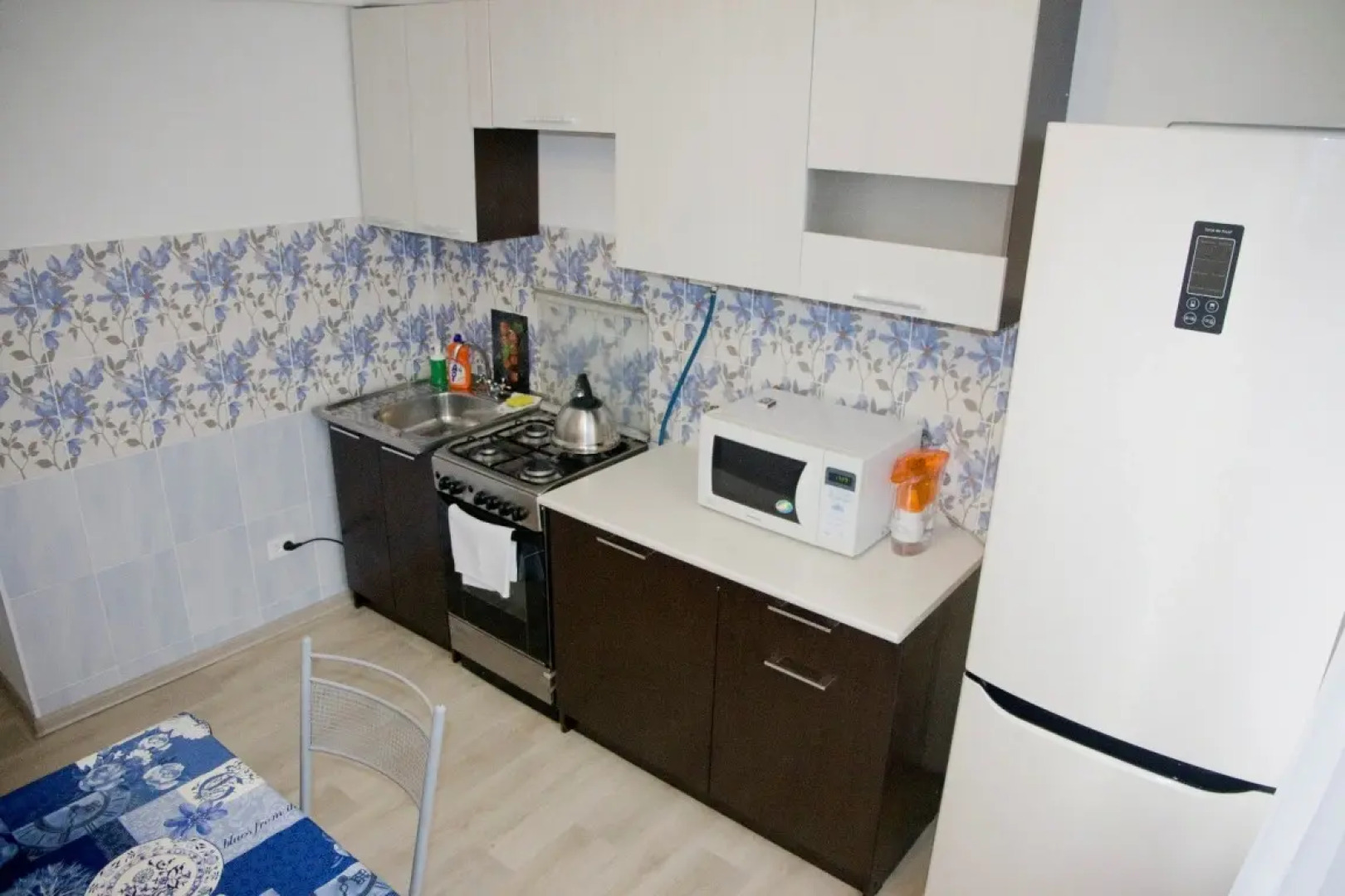 Апартаменты двухкомнатные ЛЮКС у ДК Металлургов. Барбарис