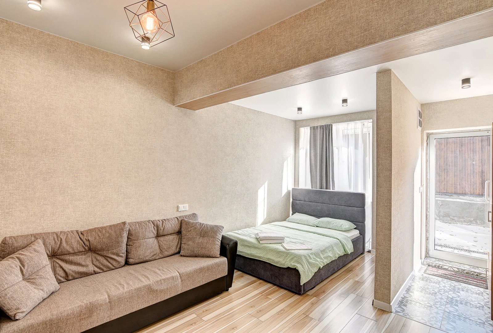 Отель Манжари