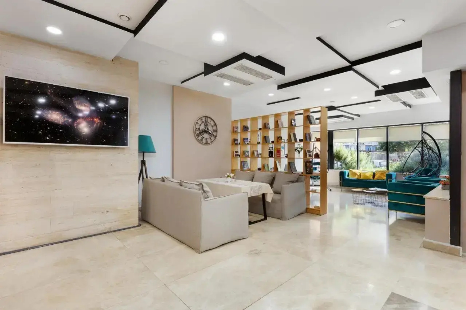 Отель Iveria Inn