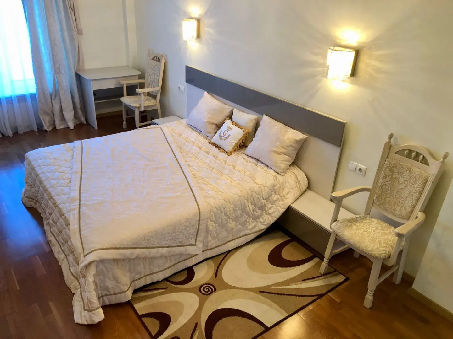 Апартаменты в центре с видом на Севастопольскую бухту