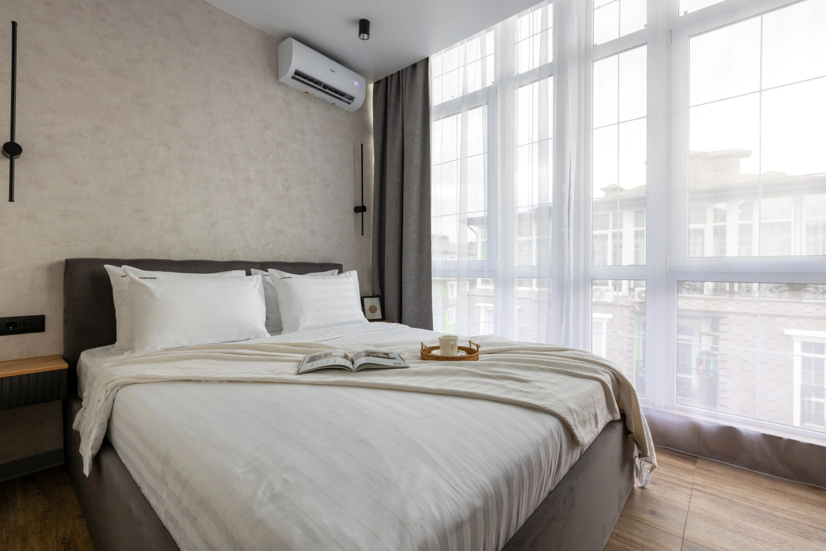 Апартаменты Red Apartments Арт Лайт Адриан