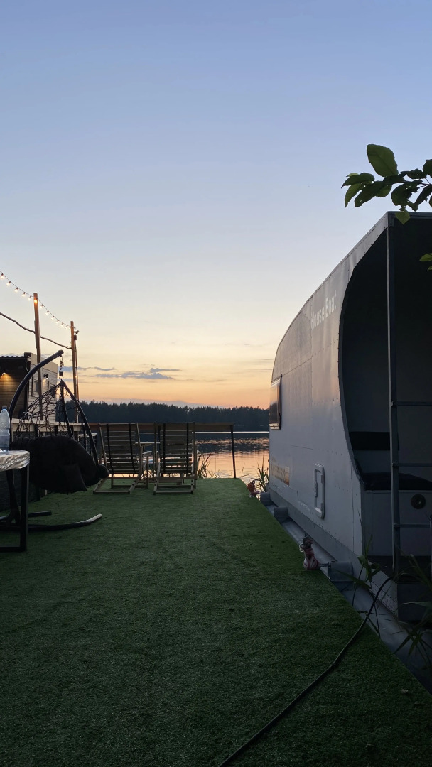 Бунгало Хаусбот на Озере Таир