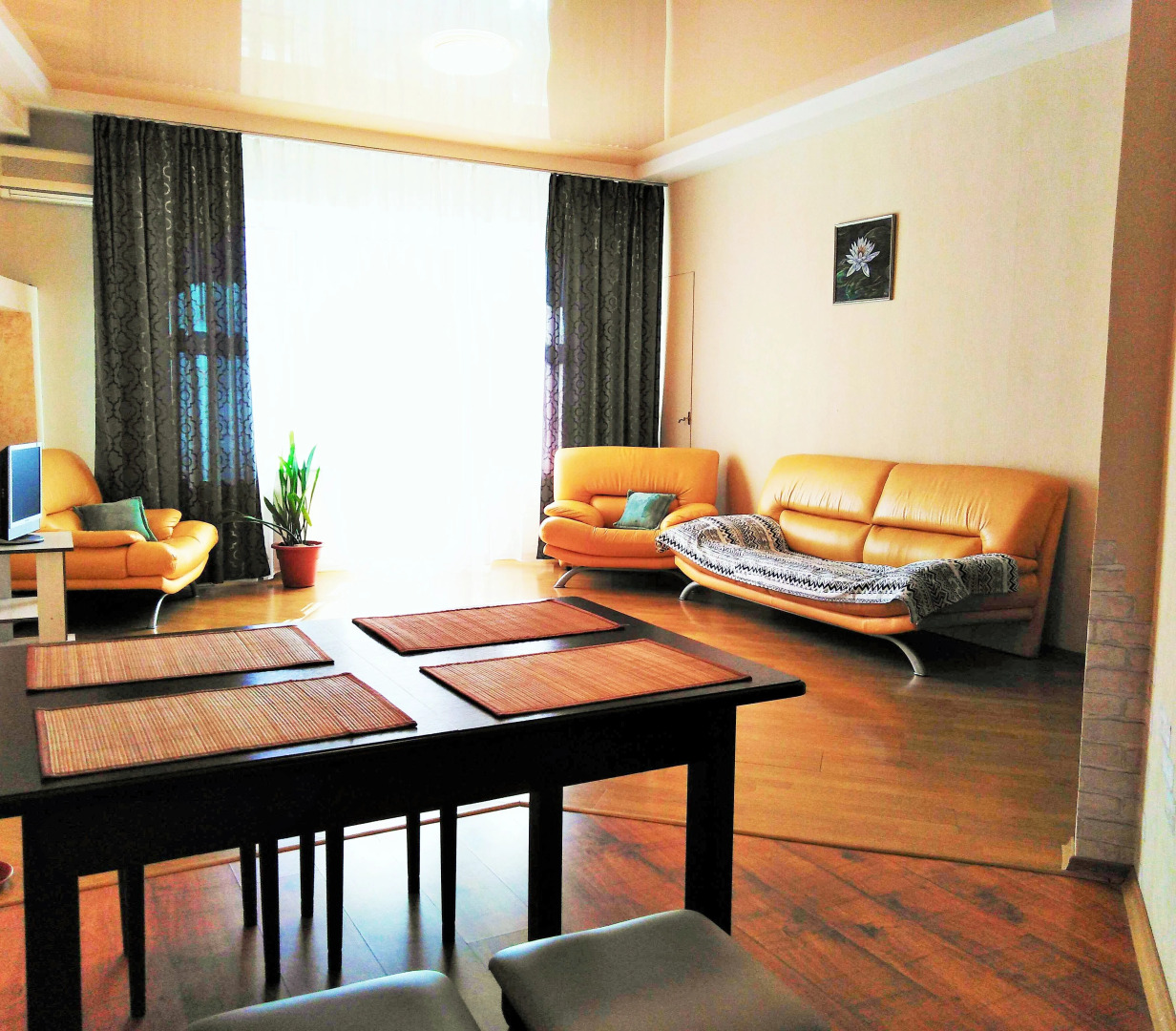 Квартира 3-комн. cталинка с большой ванной рядом с набережной