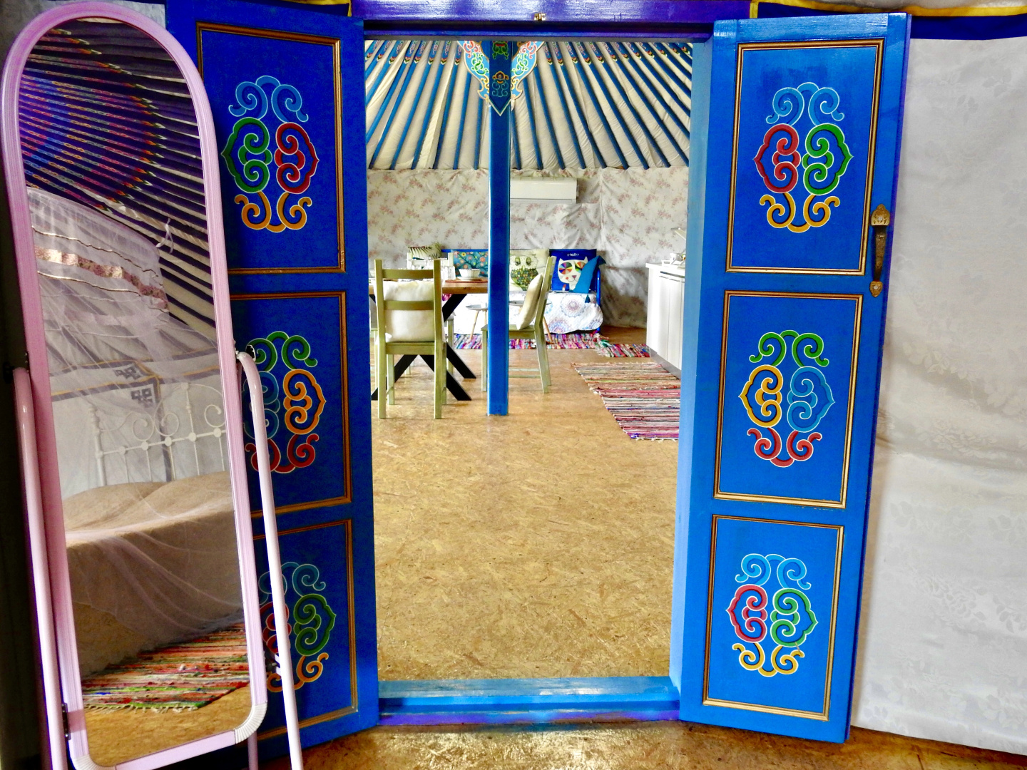 Глэмпинг Nirvana Yurts