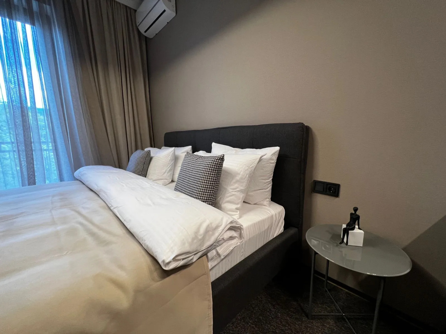 Apartments Leitmotif