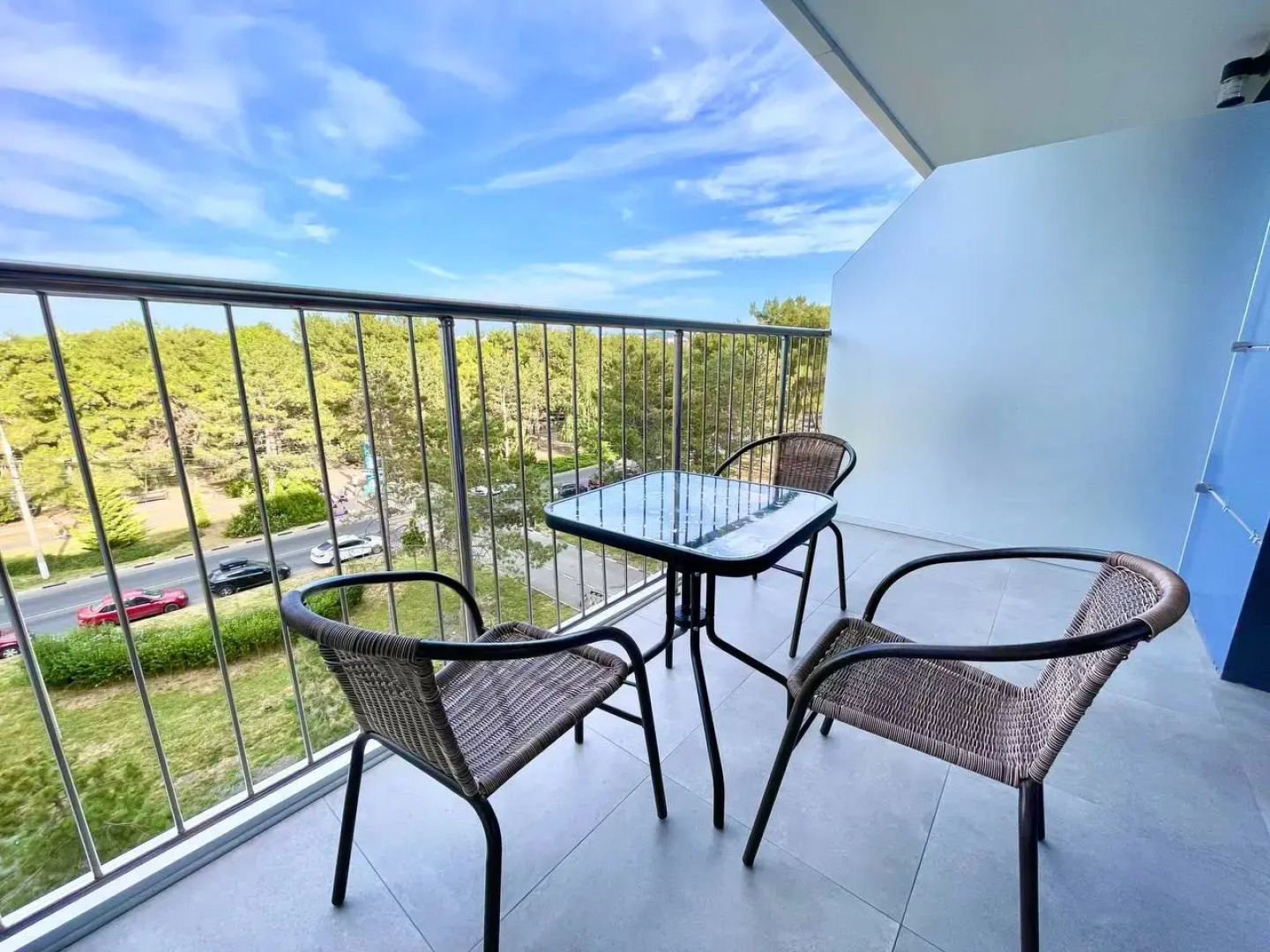 Апартаменты с бассейном у моря