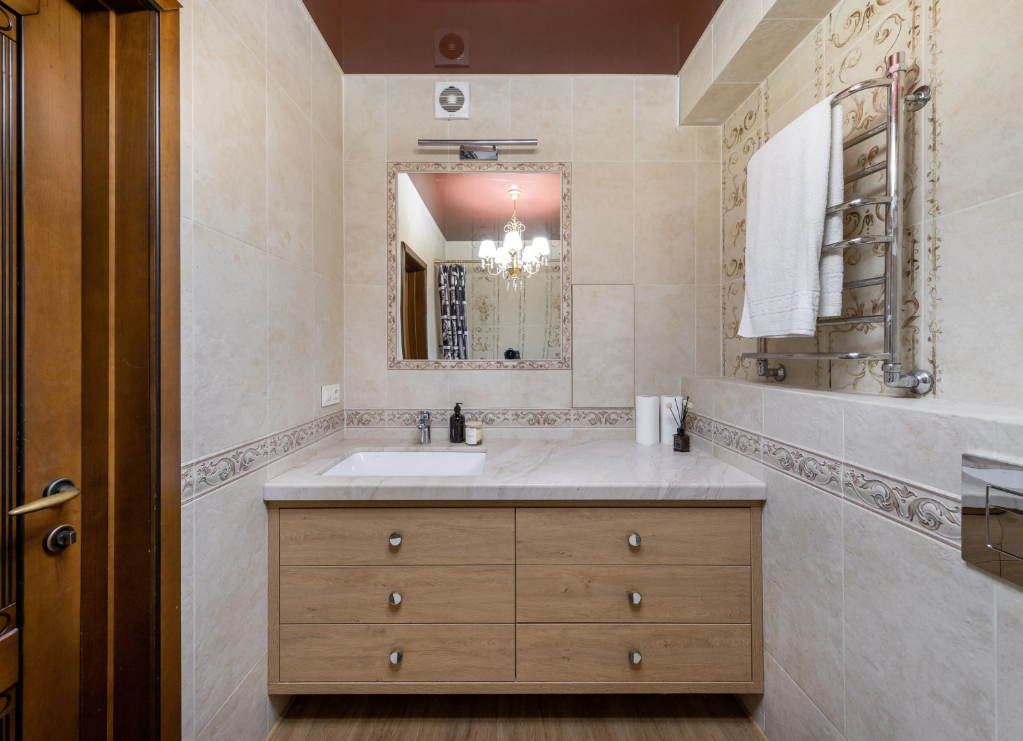 Апартаменты двухкомнатные рядом с метро и ТЦ Dana Mall