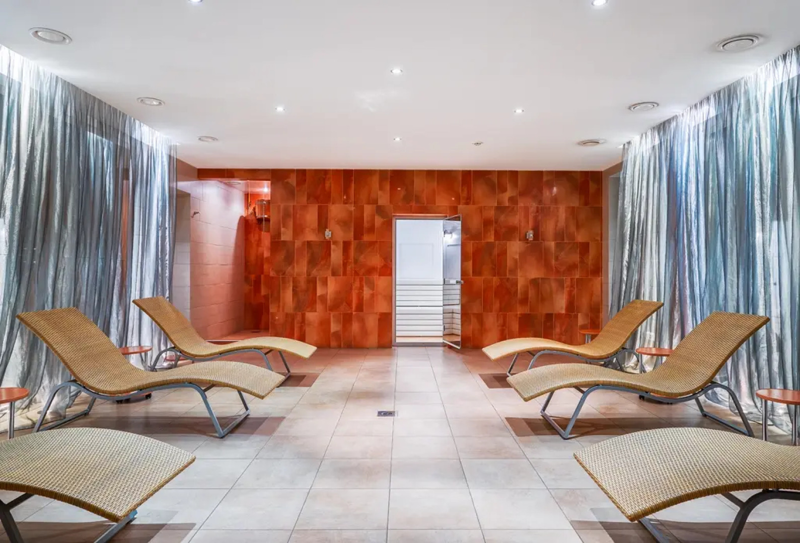 Гостиница Октябрьская