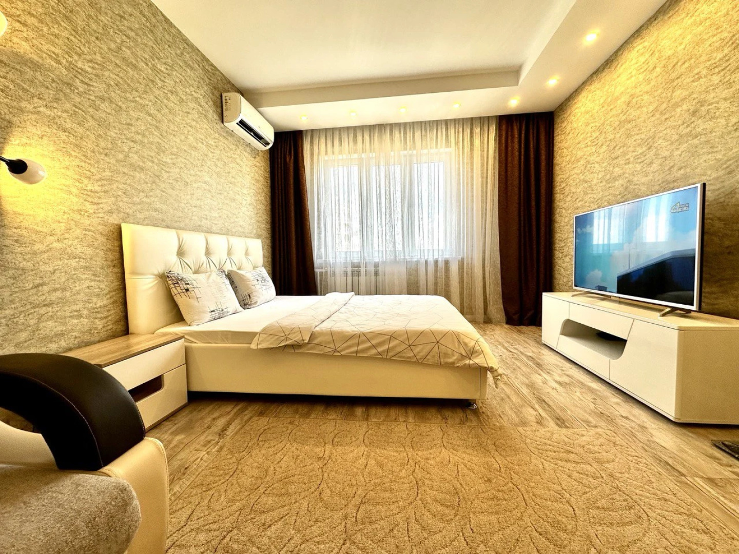 Апартаменты на улице Маршала Устинова д.1