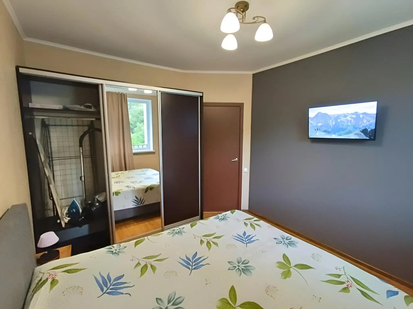 Апартаменты Двухкомнатные на втором этаже с балконом