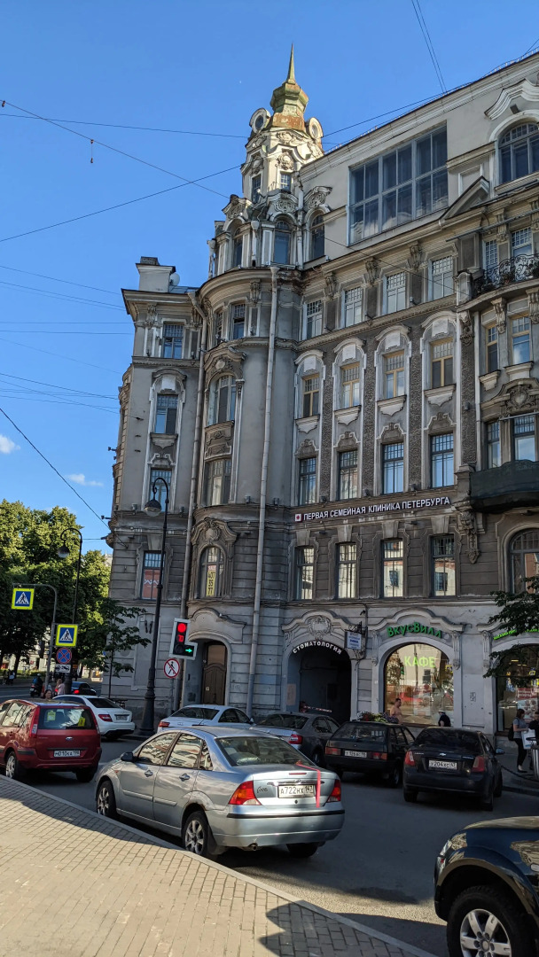 Апартаменты 170 кв. м. с 3 спальнями и видом на Австрийскую площадь