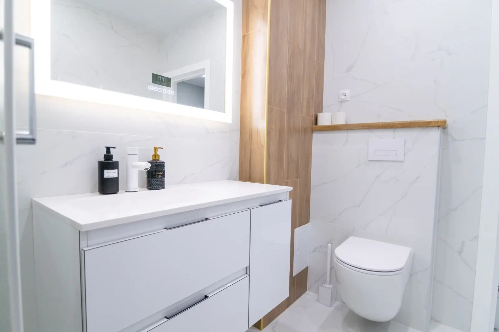 Апартаменты Hedonism Aparts со Стильным Ремонтом в Тихом Районе