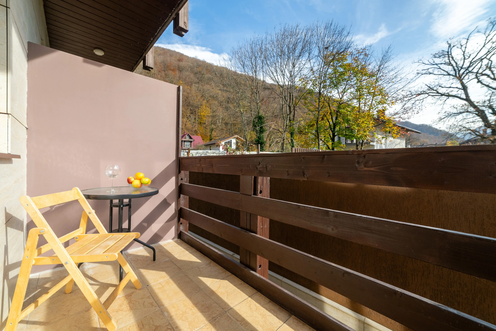 Апартаменты Просторная студия с балконом и видом на горы