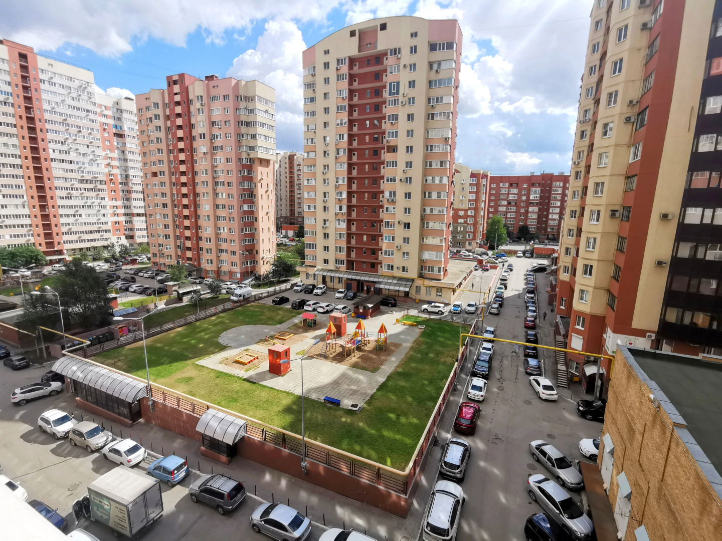 Апартаменты Уютные и просторные в современном районе