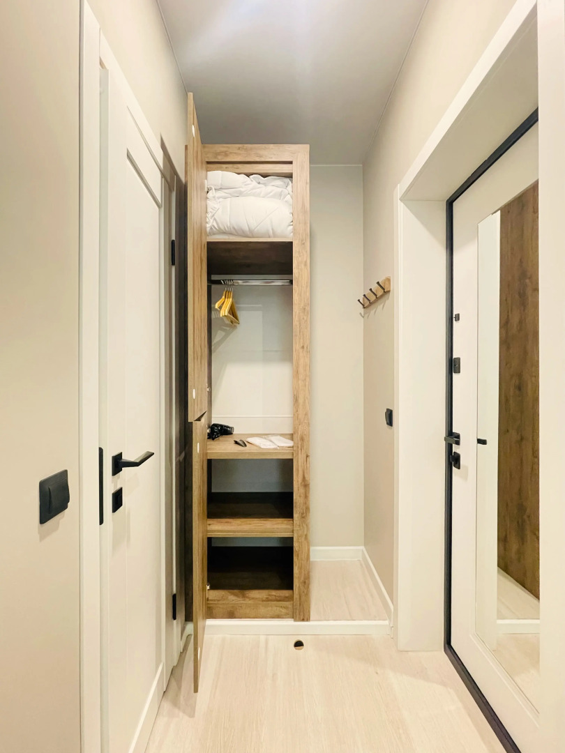 Апартаменты с балконом и видом на сосновый парк рядом с морем