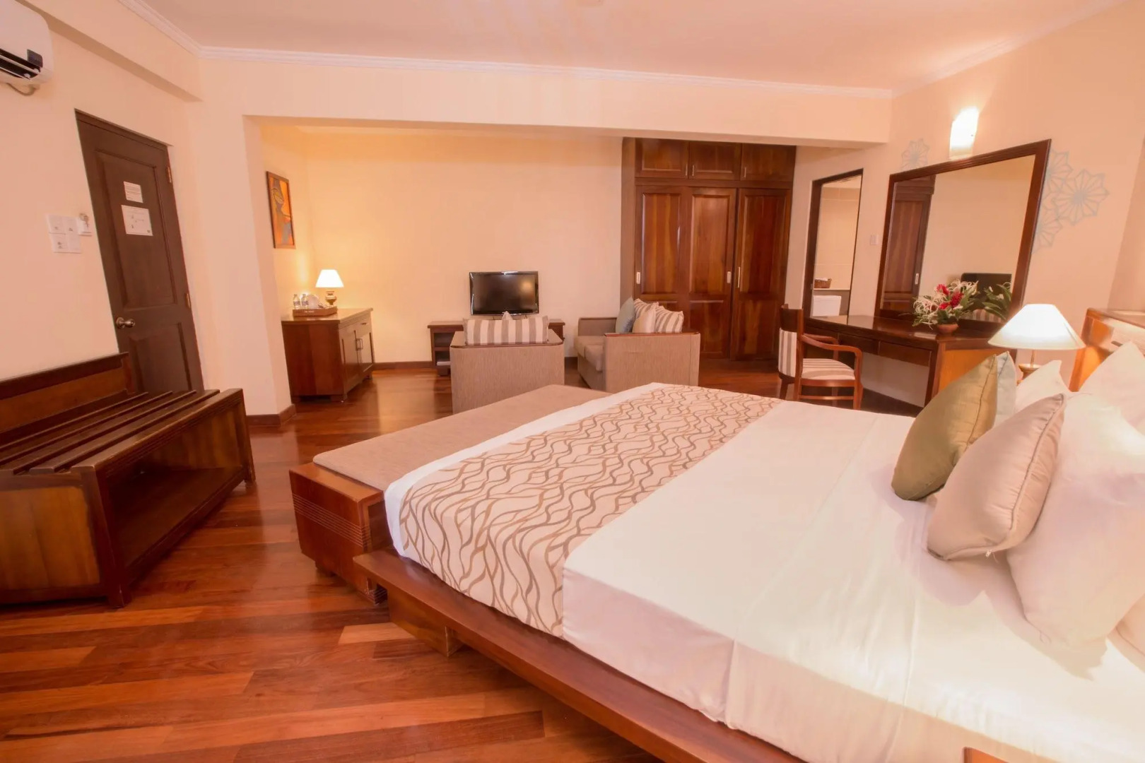 Курортный отель The Palms