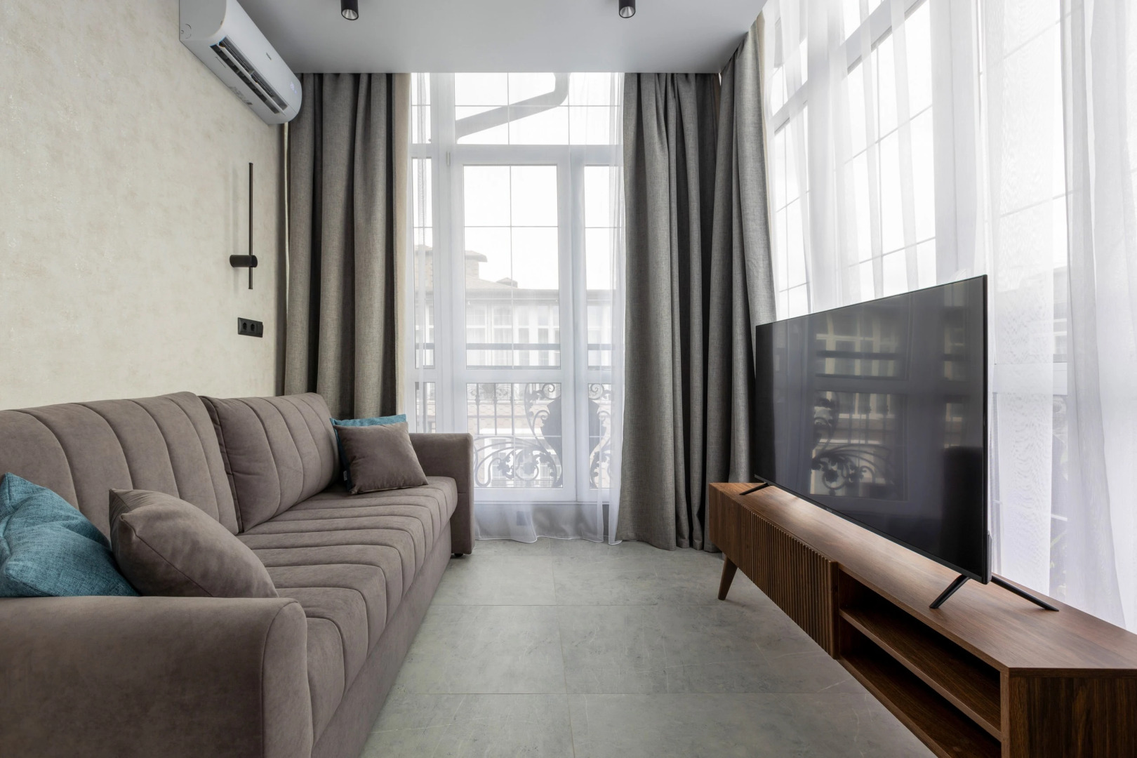 Апартаменты Red Apartments Арт Лайт Адриан