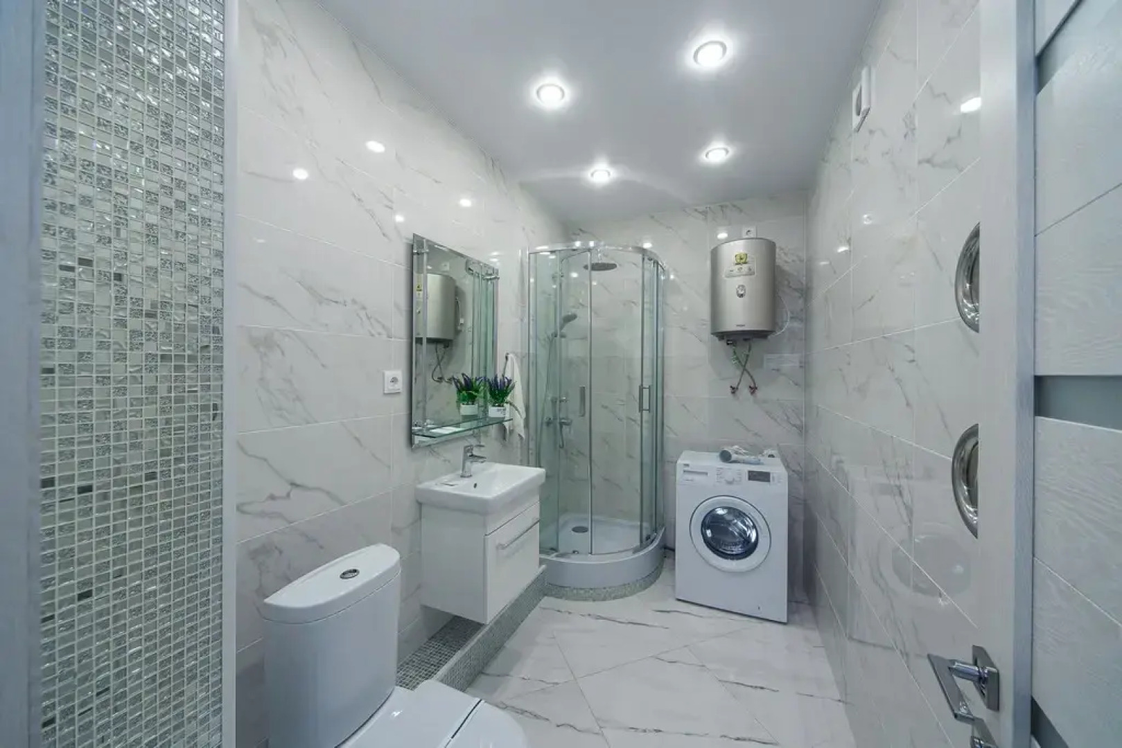 Квартира от компании Хоум Отель на Ново- Садовой 106Г