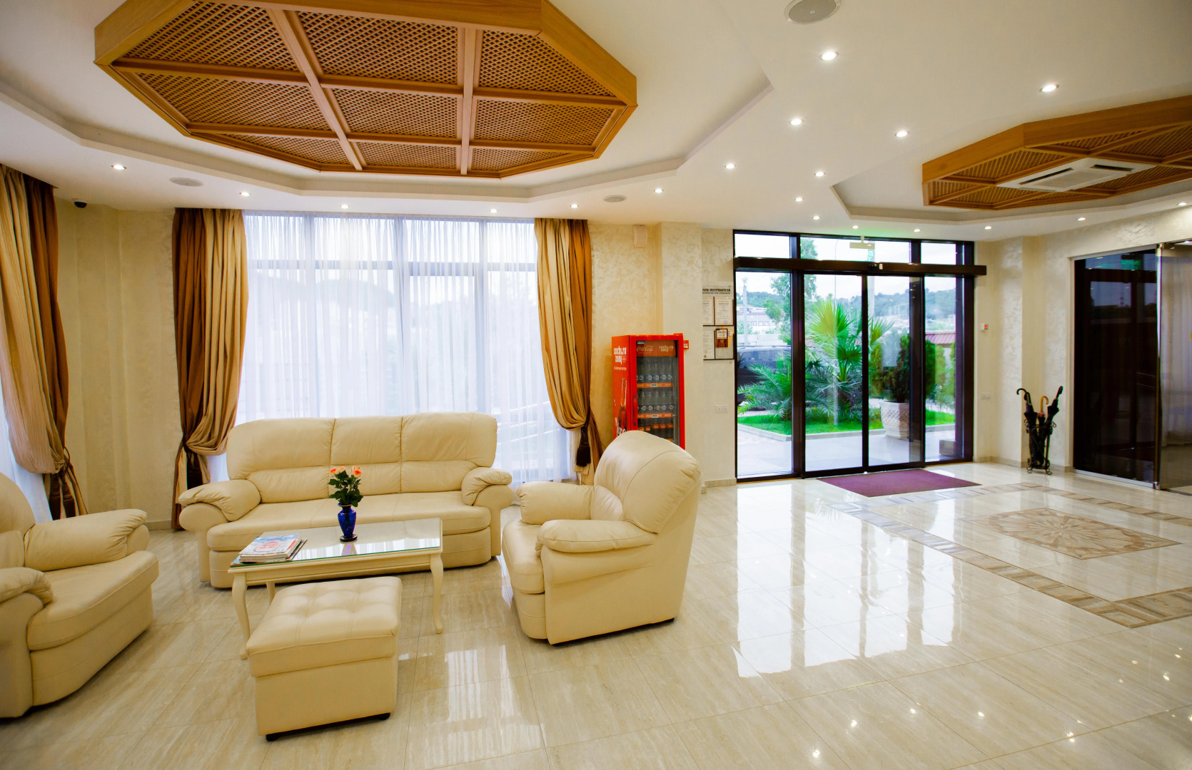 Отель София